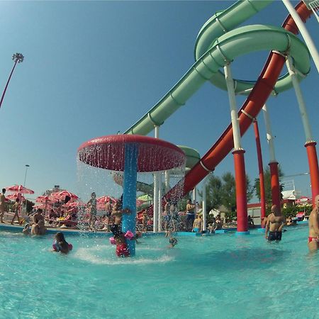 Hotel Marzia Con Piscina Ричоне Екстериор снимка