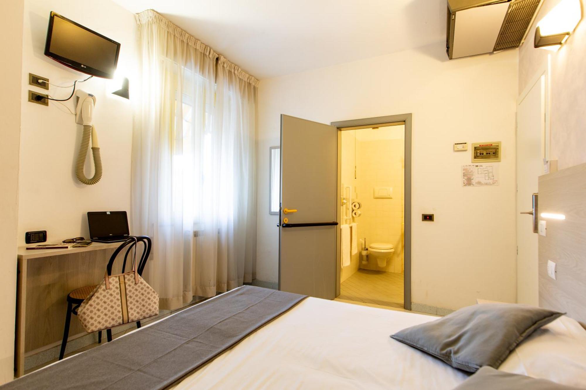 Hotel Marzia Con Piscina Ричоне Екстериор снимка