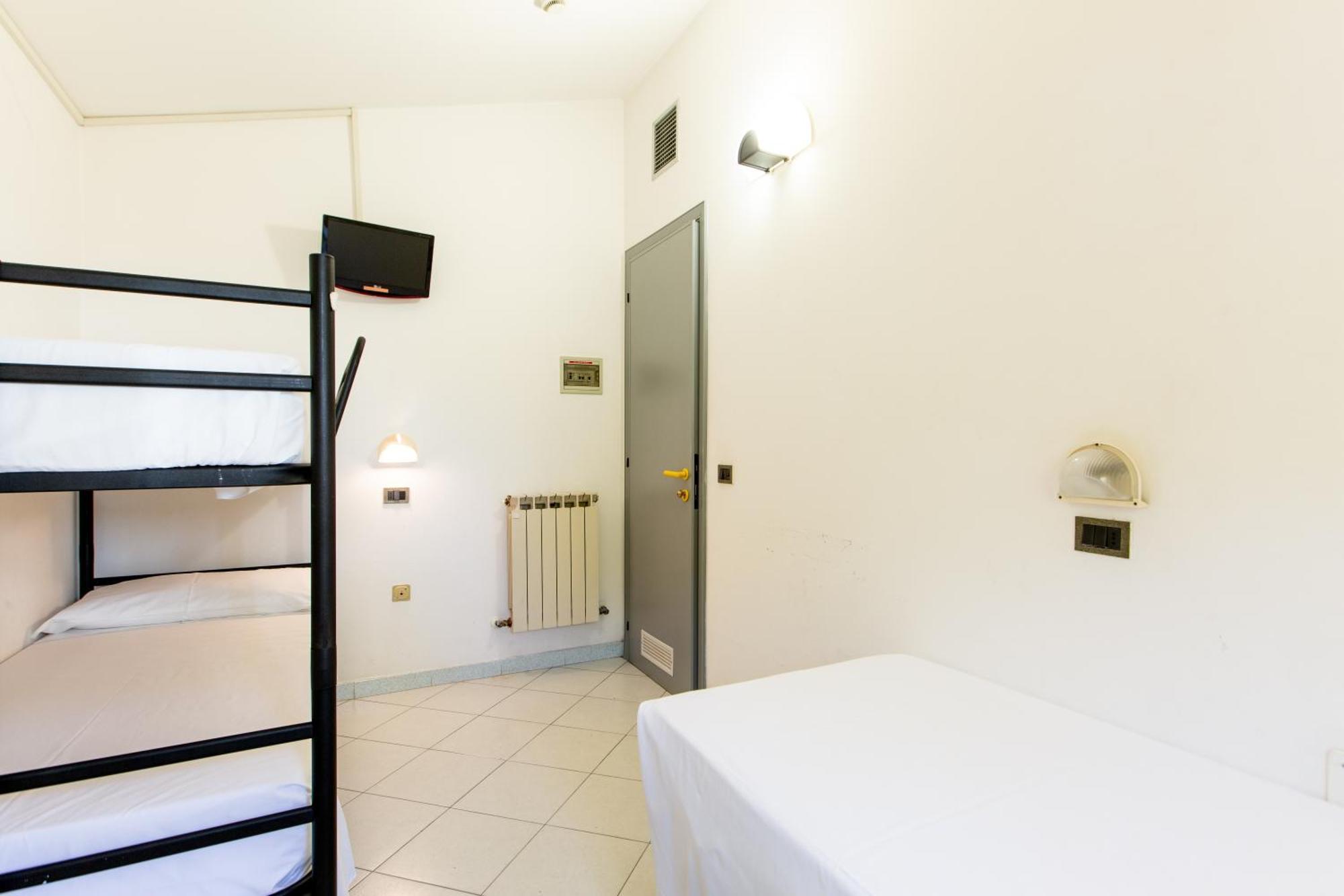 Hotel Marzia Con Piscina Ричоне Екстериор снимка