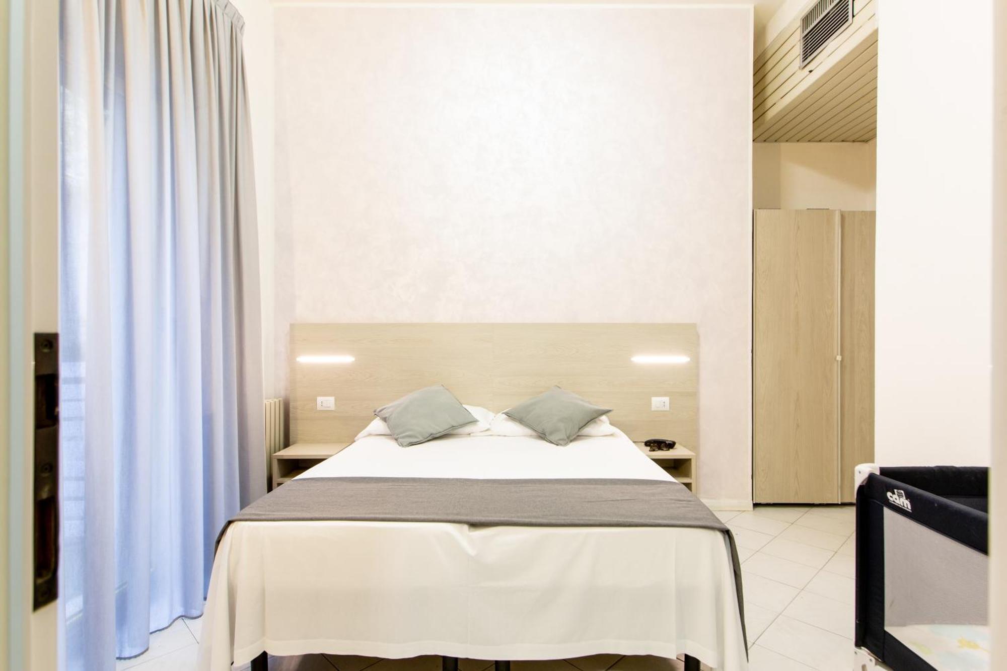 Hotel Marzia Con Piscina Ричоне Екстериор снимка