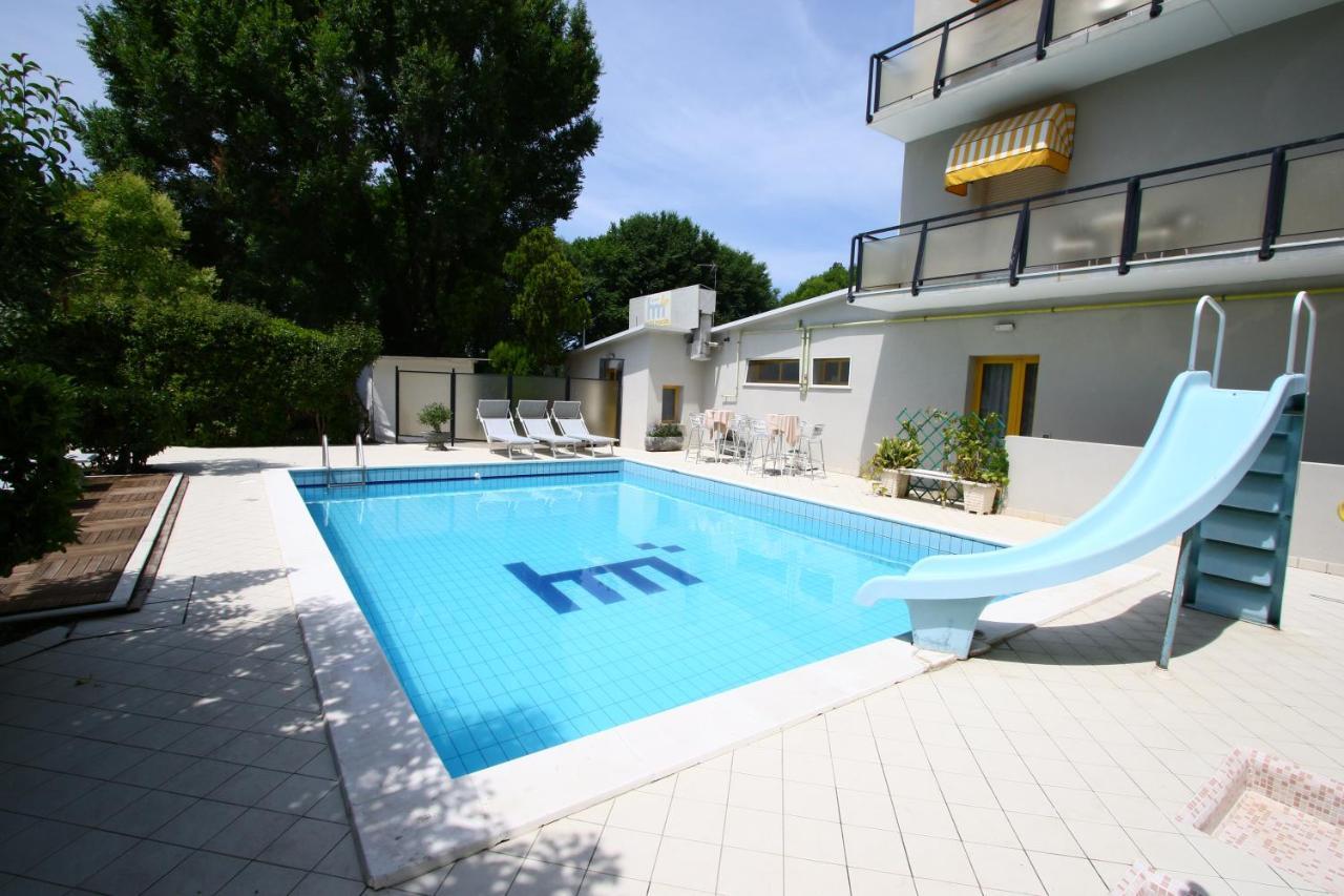 Hotel Marzia Con Piscina Ричоне Екстериор снимка