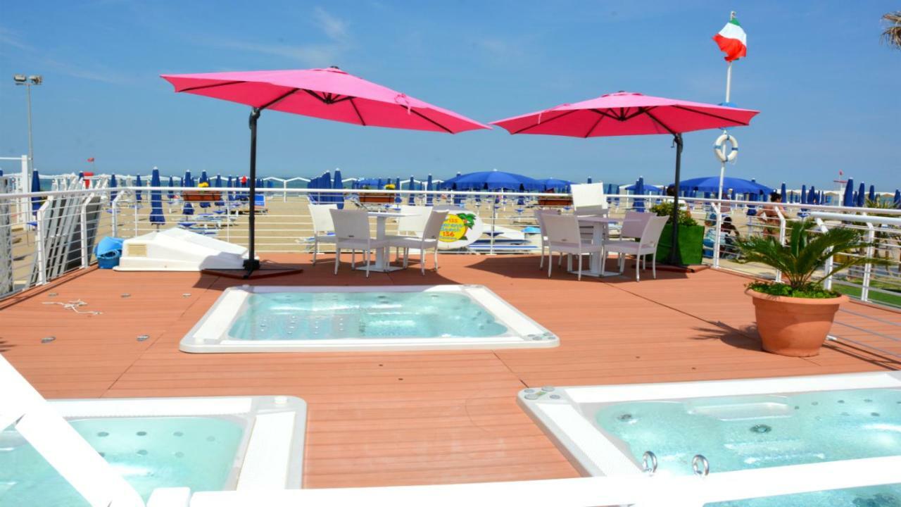 Hotel Marzia Con Piscina Ричоне Екстериор снимка